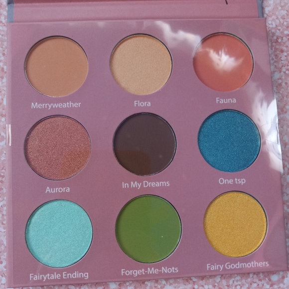 Disney Sleeping Beauty NWT unused eyeshadow palette in pretty femme shades! - Picture 5 of 7